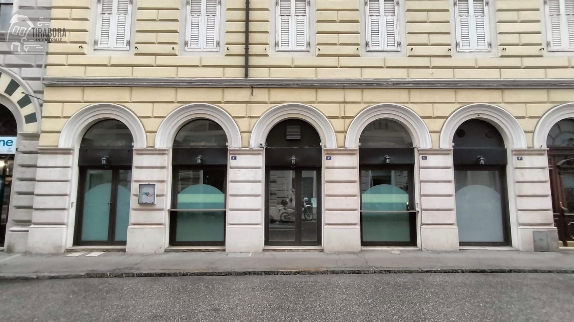 In locazione locale commerciale via Rossetti 4 Trieste _2