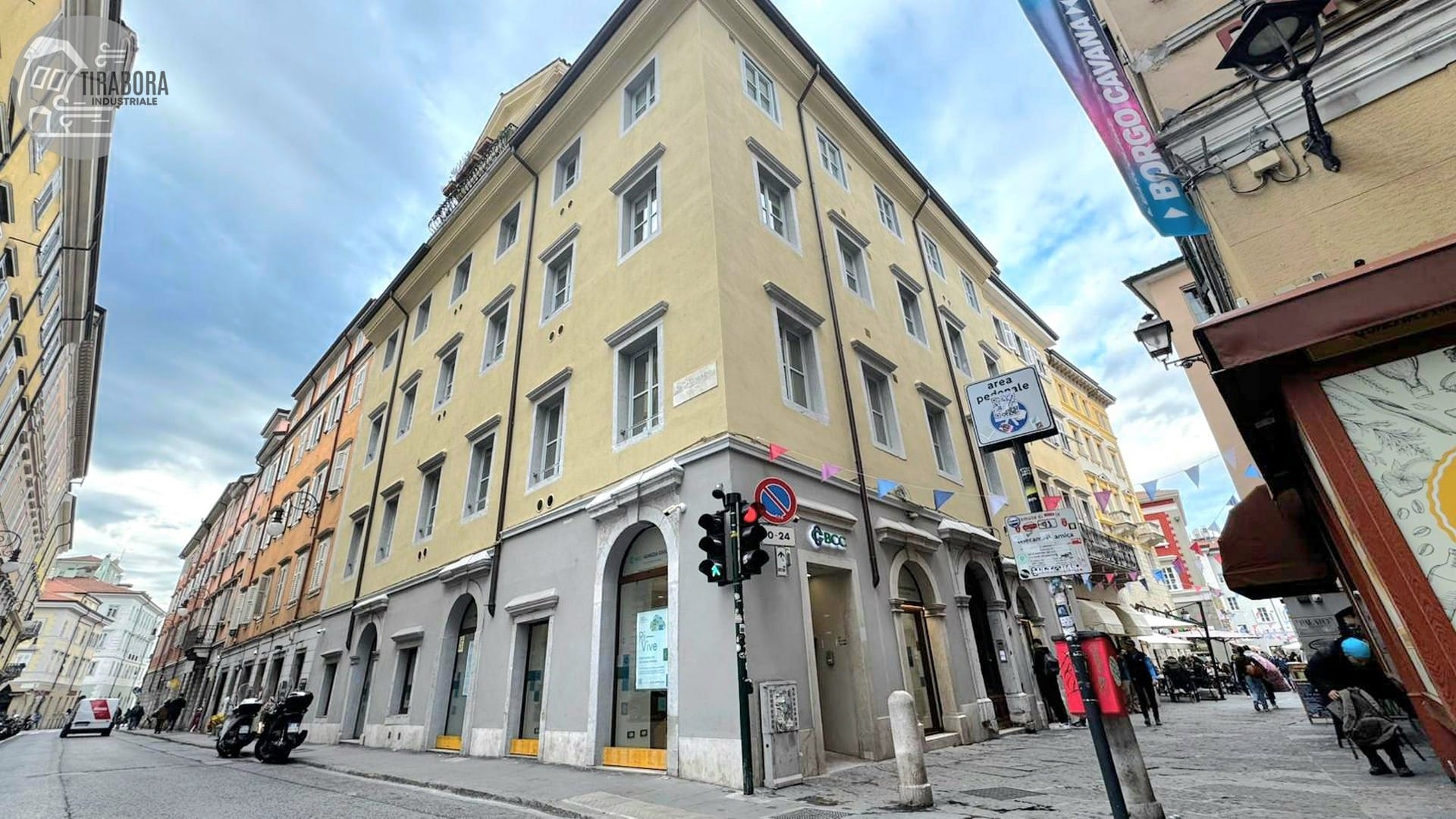 In vendita locale commerciale Via di Cavana, 7_3